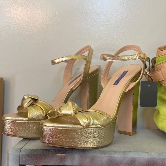 Stuart Weitzman Gold leather platform sandals sz 10 - Picture 2 of 16